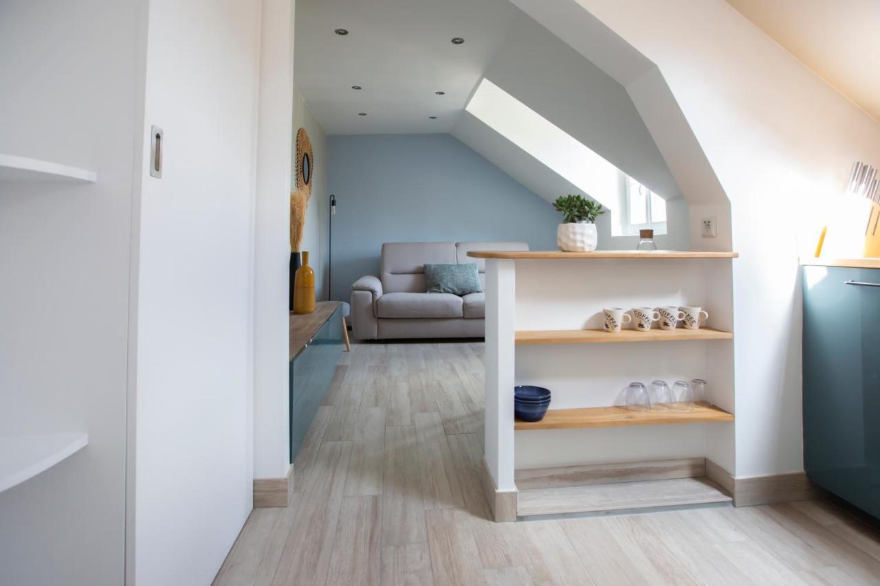Modern Apartement In The City Center. Поаси Екстериор снимка